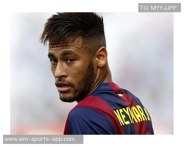 内马尔带球突破精彩瞬间 足球巨星动感壁纸尽显王者风范